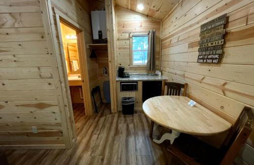Thompson Falls Hotel | Riverfront Motel & Cabins