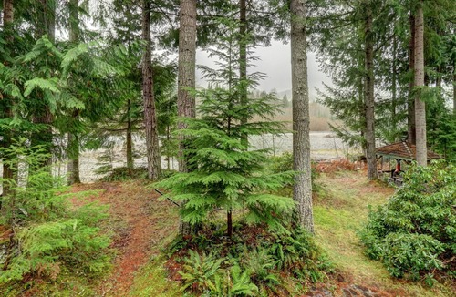 Enumclaw House | Riverfront Mt. Rainier/Crystal Mountain Chalet