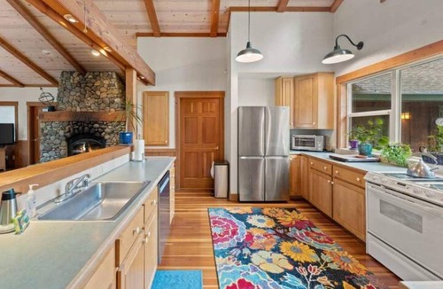 Castella House | Riverfront Oasis on the Upper Sacramento River