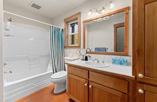 Castella House | Riverfront Oasis on the Upper Sacramento River