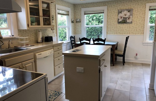 Cathlamet Cottage | Riverfront on the beautiful Columbia River