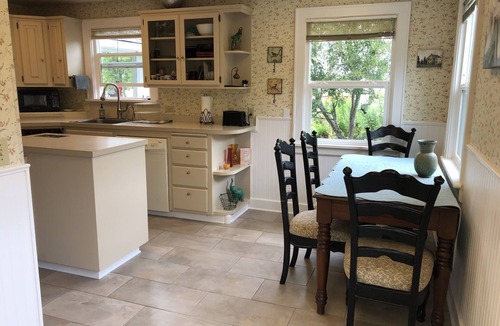 Cathlamet Cottage | Riverfront on the beautiful Columbia River