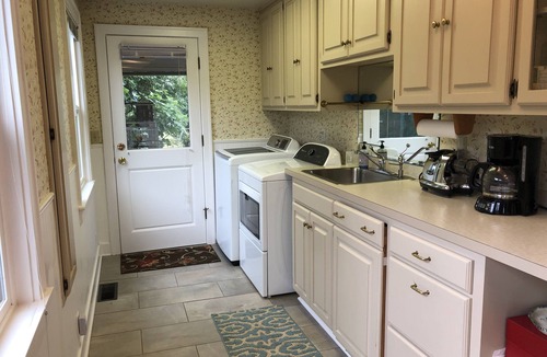 Cathlamet Cottage | Riverfront on the beautiful Columbia River