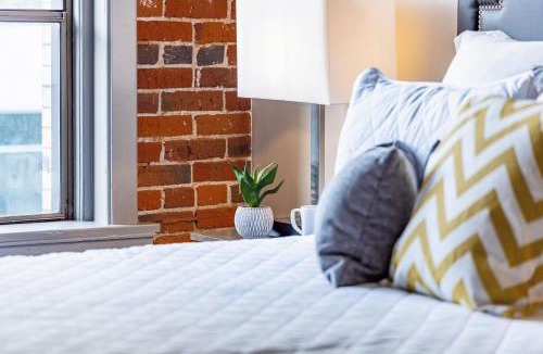 Riverside Apartment | Riverfront Park Travel Apartments