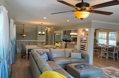 Elwood House | 🌊 Riverfront Peninsula Retreat，Private Beach Forest Views