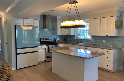 Elwood House | 🌊 Riverfront Peninsula Retreat，Private Beach Forest Views