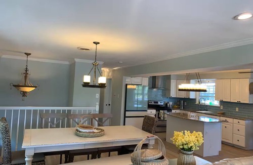 Elwood House | 🌊 Riverfront Peninsula Retreat，Private Beach Forest Views