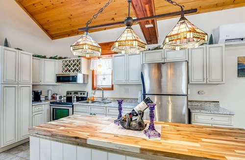 Peru Cabin | Riverfront Peru Cabin ~ 2 Mi to Lake Champlain!