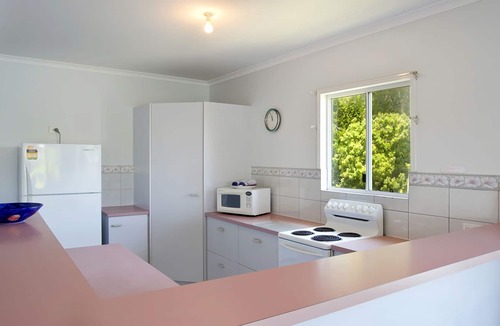 Tewantin House | Riverfront - Pet Friendly - Tewantin