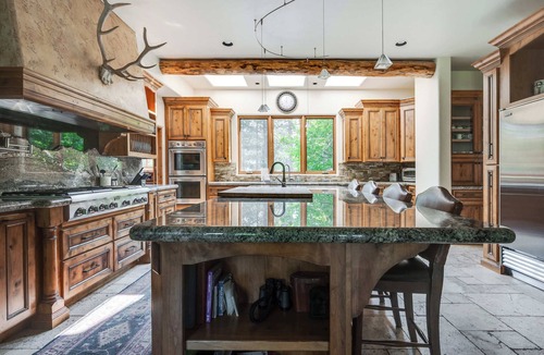 Three Rivers House | Riverfront, Pool Table - Deschutes River Lodge