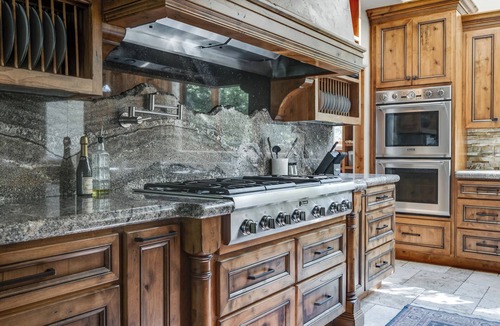 Three Rivers House | Riverfront, Pool Table - Deschutes River Lodge