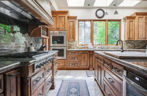 Three Rivers House | Riverfront, Pool Table - Deschutes River Lodge