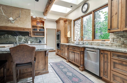 Three Rivers House | Riverfront, Pool Table - Deschutes River Lodge