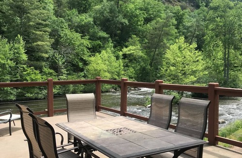 La Romieu Cabin | Riverfront Premium Cabin