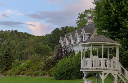 Fleetwood Apartment | Riverfront property - The Carriage House