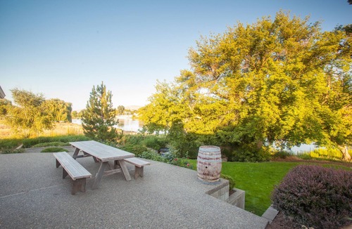 Prosser House | Riverfront Ranch House in Wine Country