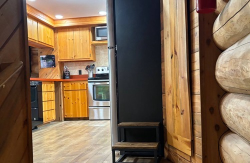 Cooper Landing Cabin | Riverfront Retreat on Kenai River
