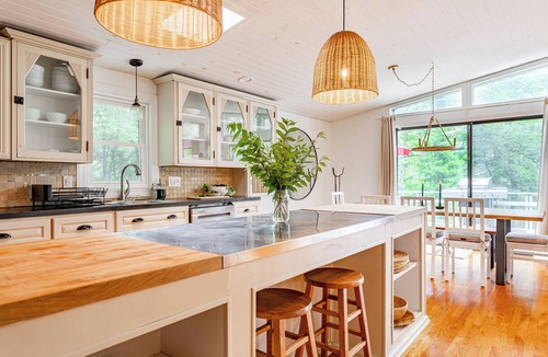 Cuddebackville Cabin | Riverfront Retreat | Hot Tub, Firepit & Pool Table