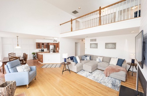 Riva Apartment | Riverfront Retreat 7mil from MD Renaissance Fest!