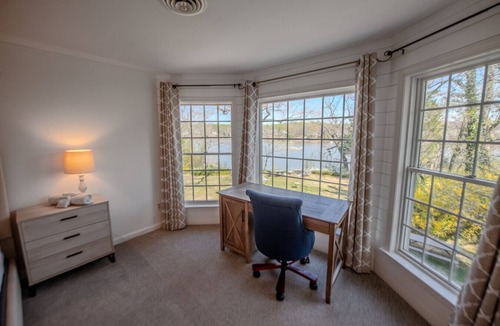 Riva Apartment | Riverfront Retreat 7mil from MD Renaissance Fest!