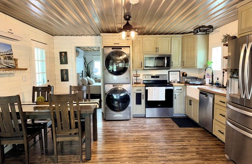 Nemo Cottage | Riverfront Retreat Near GlennRose - Brazos Escape