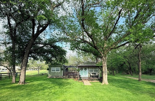 Nemo Cottage | Riverfront Retreat Near GlennRose - Brazos Escape
