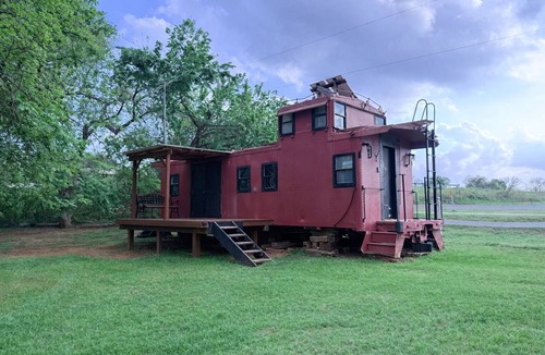 Nemo Cottage | Riverfront Retreat Near GlennRose - Brazos Escape