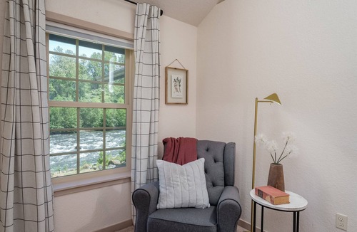 Mount Hood Village House | Riverfront Retreat - Sauna, HotTub, Game Rm, Pets