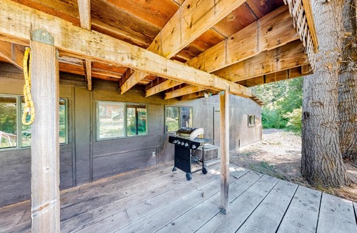 Elk Meadows House | Riverfront Retreat