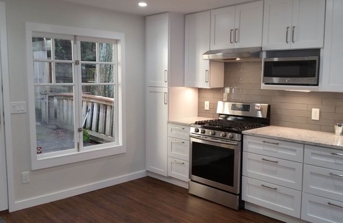 Guerneville House | Riverfront Retreat Remodeled Kitchen 3BR & Hot Tub