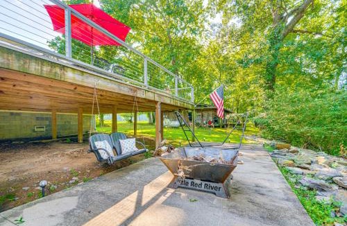 Heber Springs House | Riverfront Retreat w/Fire Pit & Deck