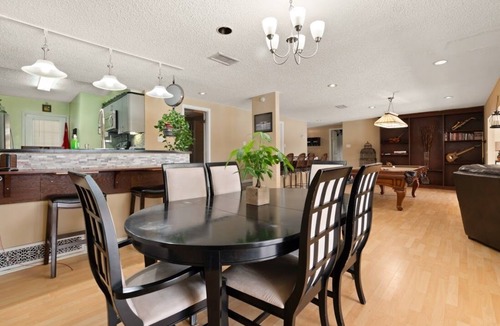 Oak Haven House | Riverfront Retreat. Private Oasis 7 minutes to downtown