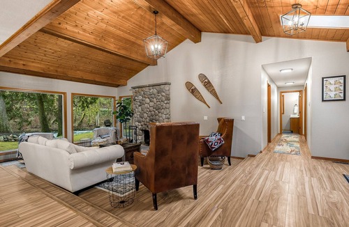 Hobart Cabin | Riverfront Retreat on the Cedar River