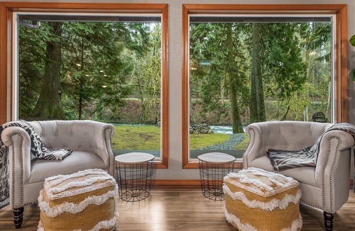 Hobart Cabin | Riverfront Retreat on the Cedar River