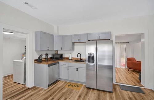 Mount Vernon House | Riverfront Retreat Room 3!