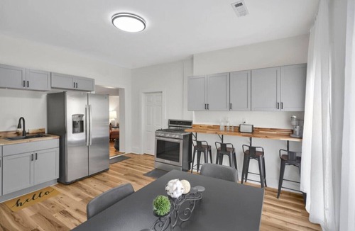 Mount Vernon House | Riverfront Retreats Room 5!