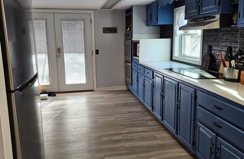 Stevenson House | Riverfront Retreat