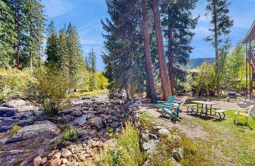 Grand Lake Condo | Riverfront retreat with a kitchenette, washer/dryer, & shared patio