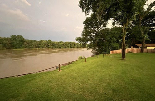 Waco House | Riverfront Retreat with TiKi BaR! Close to Baylor and Magnolia
