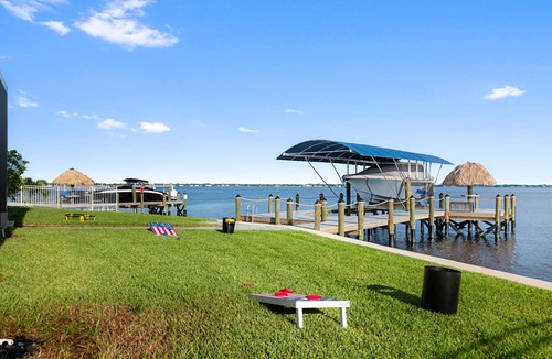 Caloosahatchee House | Riverfront Riviera Outdoor TV's/Hotub/Tanning Deck