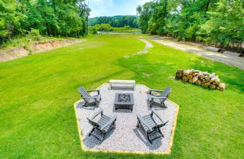 Royal House | Riverfront Royal Home with Hot Tub and Fire Pits!