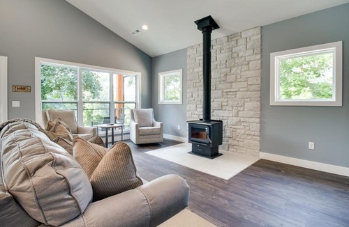 Mountain Home House | Riverfront Salesville Cabin Rental w/Shared Dock!