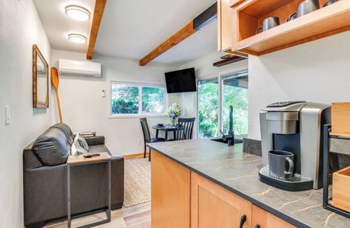 Sandy Apartment | Riverfront Sandy Retreat, Fish & Kayak On-site