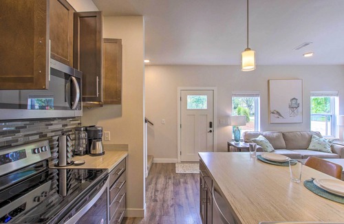 Sheboygan Apartment | Riverfront Sheboygan Townhome w/Grill!