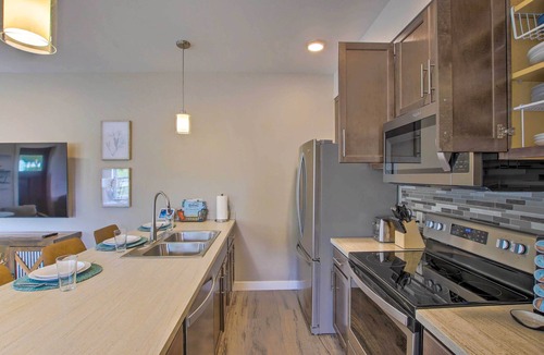 Sheboygan Apartment | Riverfront Sheboygan Townhome w/Grill!