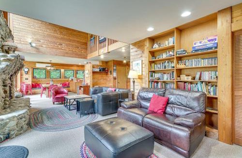 Skykomish House | Riverfront Skykomish Cabin with Private Hot Tub!