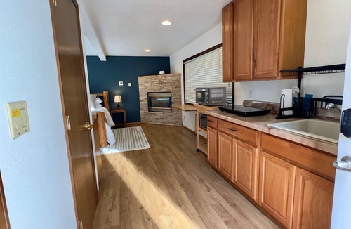 Brightwood Cabin | Riverfront Spa Sleeps 18 Sauna 4 Ensuites