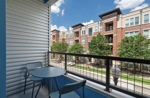 Fort Worth House | Riverfront Stay Downtown Views Queen Bed Free Parking