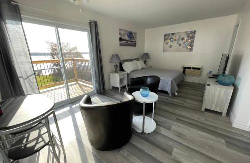 Algoma District Hotel | Riverfront Studios Inn
