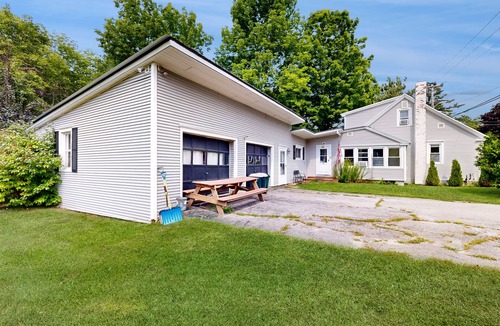 Proctorsville Apartment | Riverfront studio with river view, full kitchen, & free WiFi